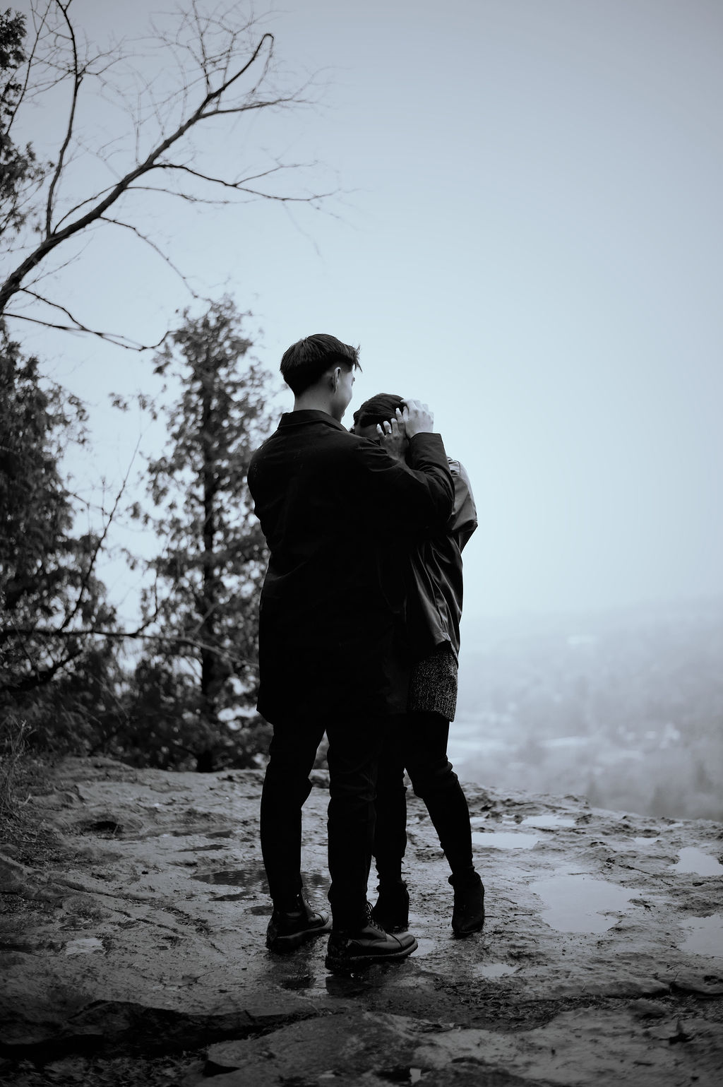 Couple silhouette at the cliff's edge